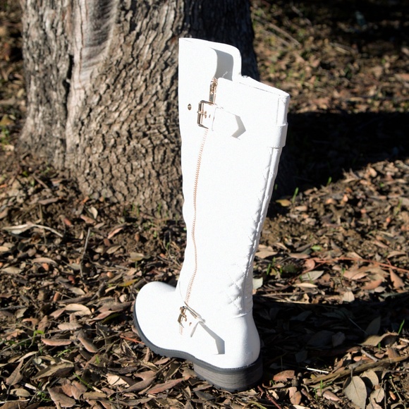 NEW🔥 White Quilted Knee High Riding Boot Buckle Strap - Picture 4 of 5